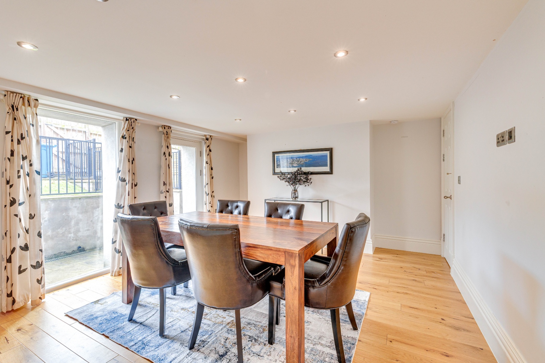 Elegant 5-Bed Georgian Town House photo 4